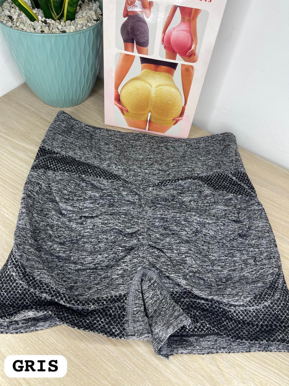 SHORT LEVANTA COLA