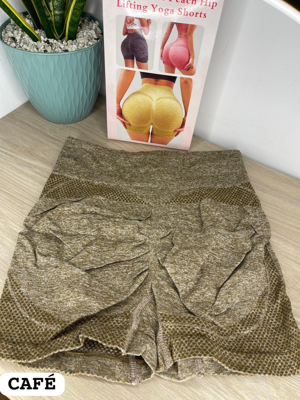 SHORT LEVANTA COLA